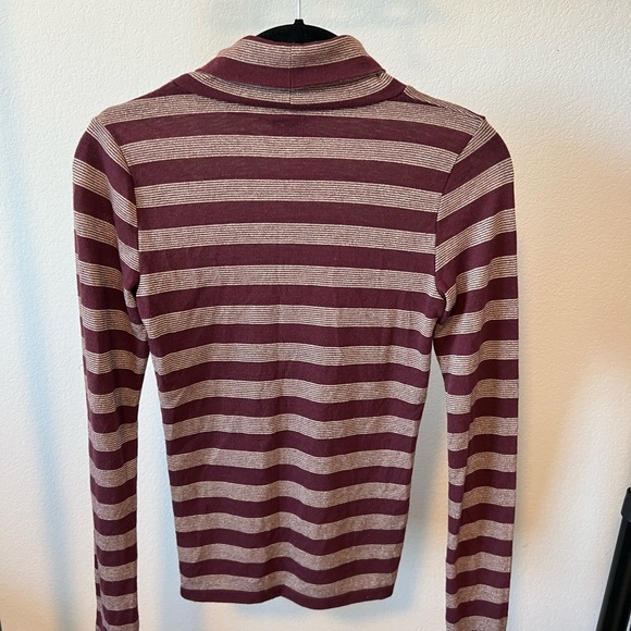 𝅺hollister Women’s Maroon and Gold Turtleneck Size XS - Picture 4 of 5